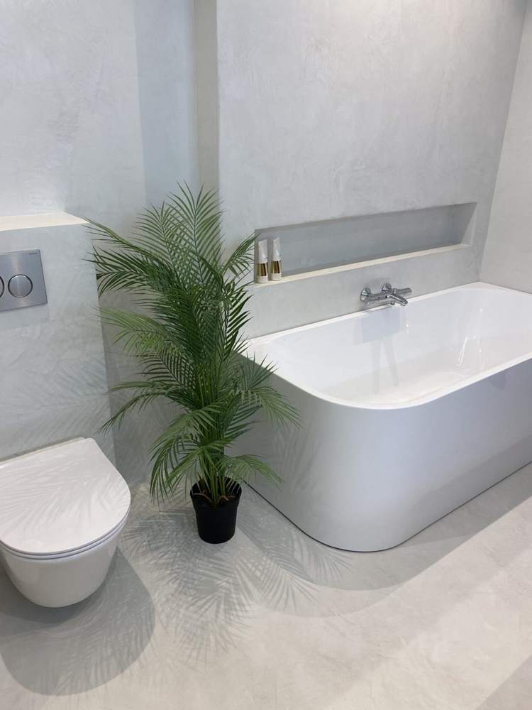 Bad met plant en Mortex
